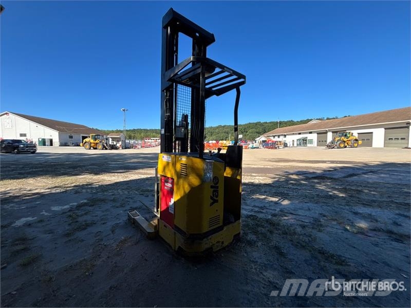 Yale NR035AENL36TE119 3500 lb Reach Truck Montacargas de alcance de gran altura