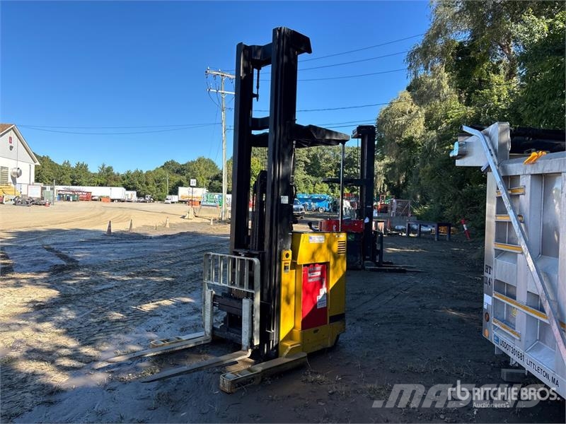 Yale NR035AENL36TE119 3500 lb Reach Truck Montacargas de alcance de gran altura