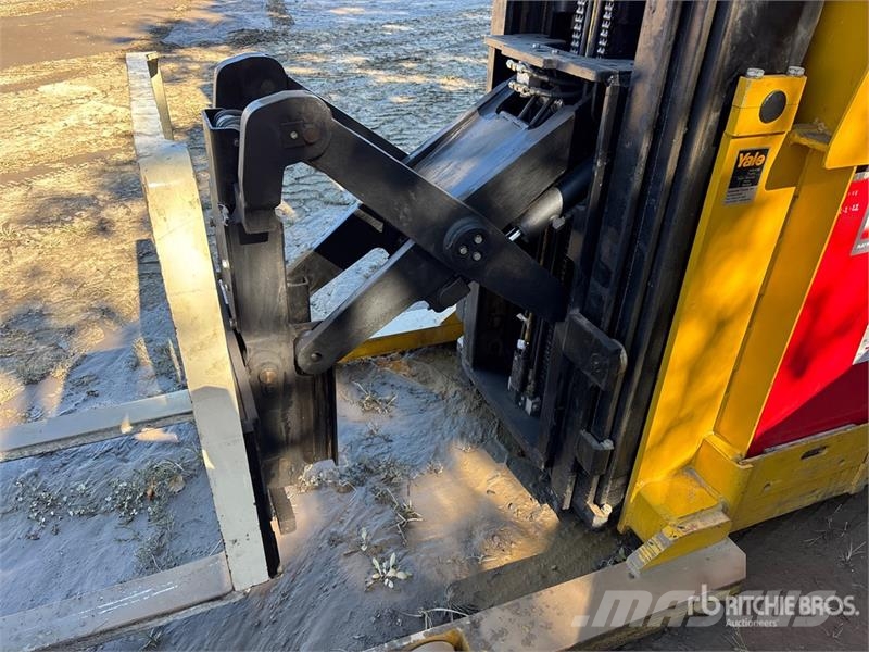 Yale NR035AENL36TE119 3500 lb Reach Truck Montacargas de alcance de gran altura