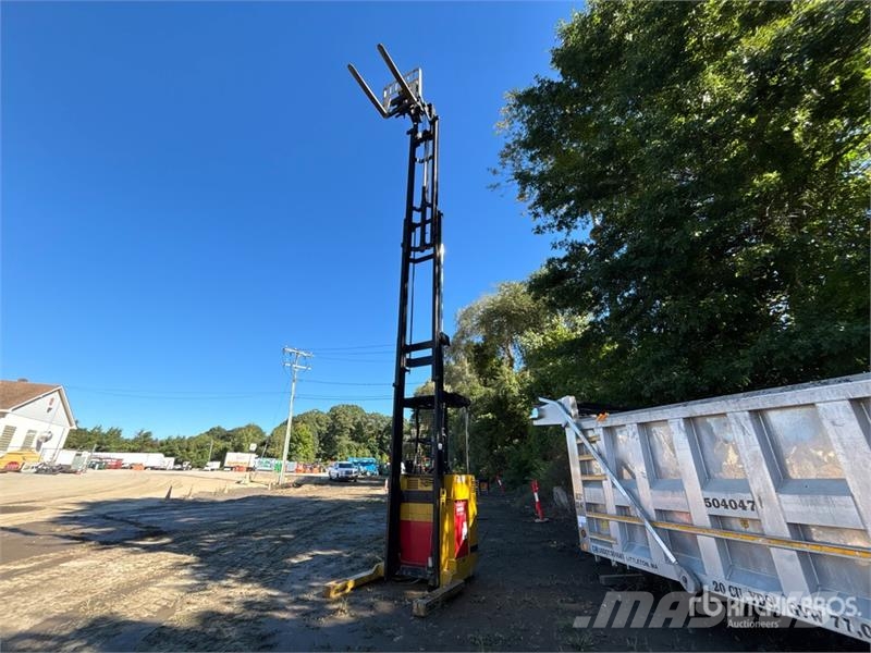 Yale NR035AENL36TE119 3500 lb Reach Truck Montacargas de alcance de gran altura