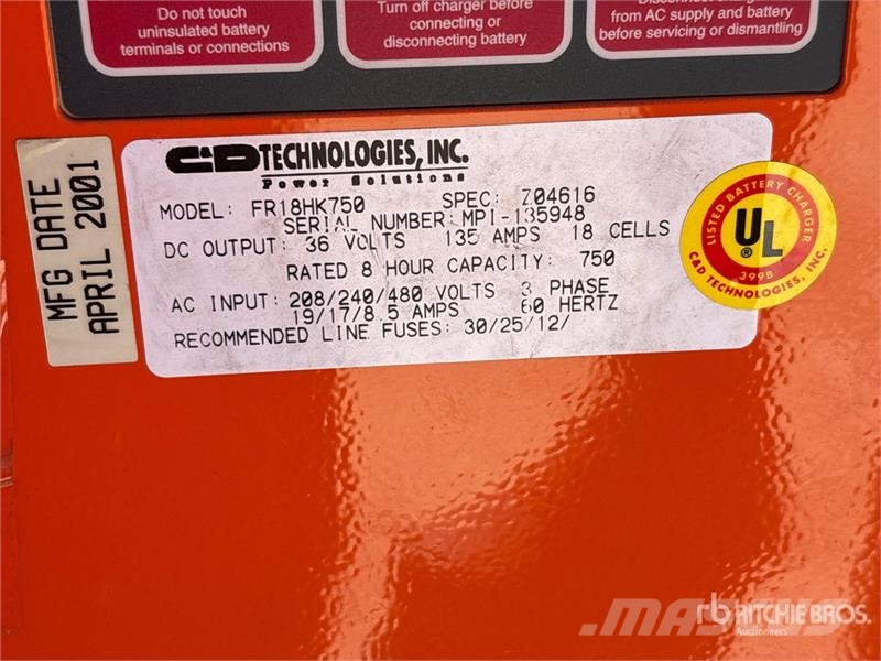 Yale NR035AENL36TE119 3500 lb Reach Truck Montacargas de alcance de gran altura