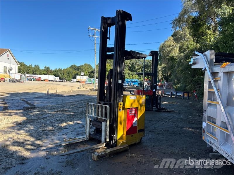 Yale NR035AENL36TE119 3500 lb Reach Truck Montacargas de alcance de gran altura