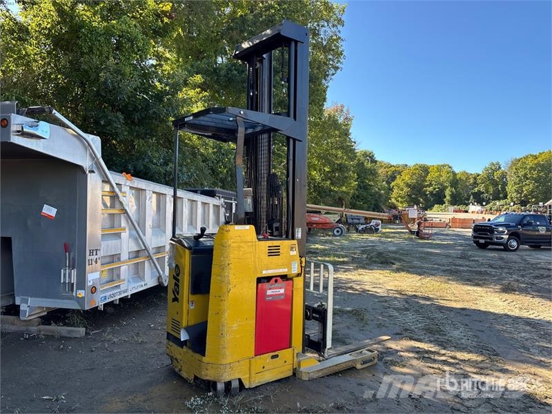 Yale NR035AENL36TE119 3500 lb Reach Truck Montacargas de alcance de gran altura