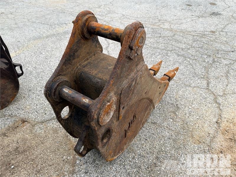  10 in Digging Excavator Bucket - Fits Yanmar دلاء