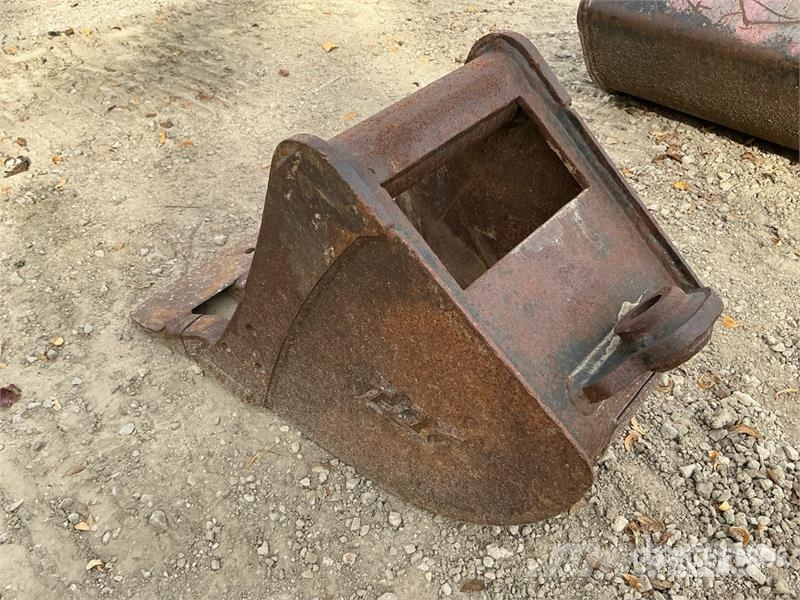 12 in Digging Tag Excavator Bucket - Fits Takeuchi Skovle