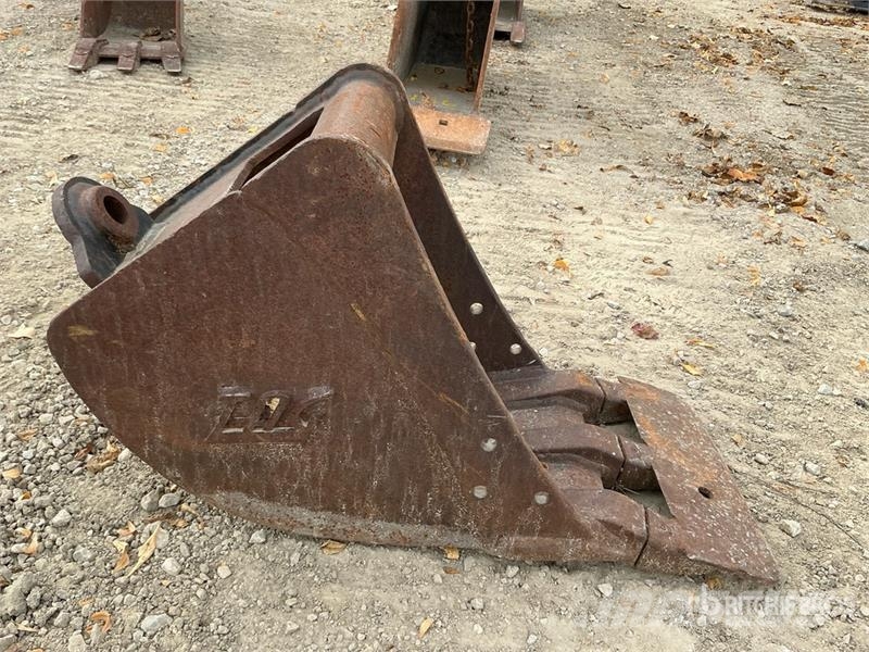 12 in Digging Tag Excavator Bucket - Fits Takeuchi Skovle