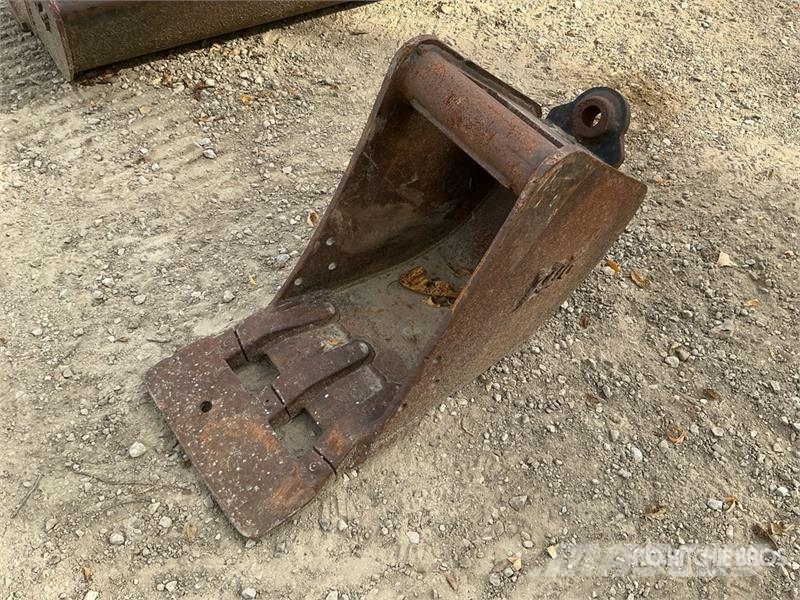 12 in Digging Tag Excavator Bucket - Fits Takeuchi Skovle