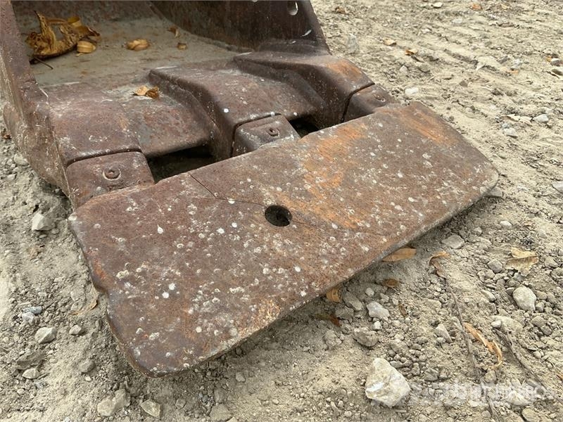 12 in Digging Tag Excavator Bucket - Fits Takeuchi Skovle