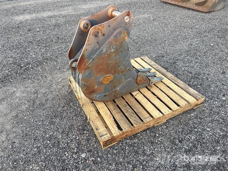 12 in Excavator Bucket - Fits Takeuchi TB290 دلاء