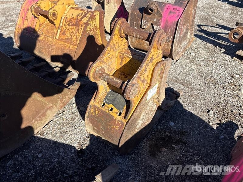 12 in Excavator Bucket - Fits Cat 305 Žlice
