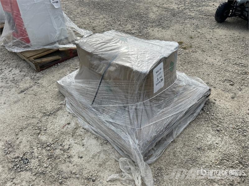 125 lbs Receiver Hitch Mounted Salt Spreader 砂鹽撒布機