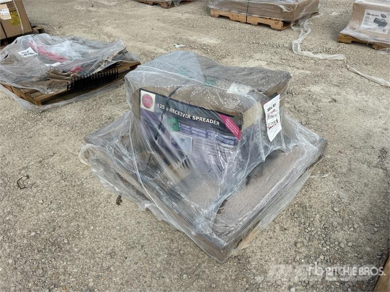 125lbs Receiver Hitch Mounted Salt Spreader Sand- und Salzstreuer