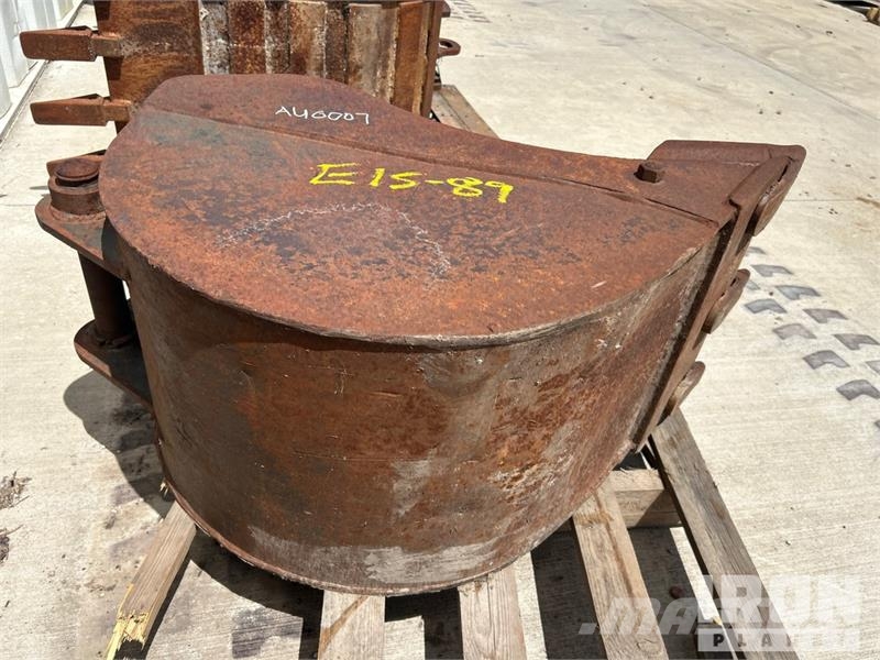  18 in Digging Backhoe Rear Bucket - Fits JCB 3CX Buckets