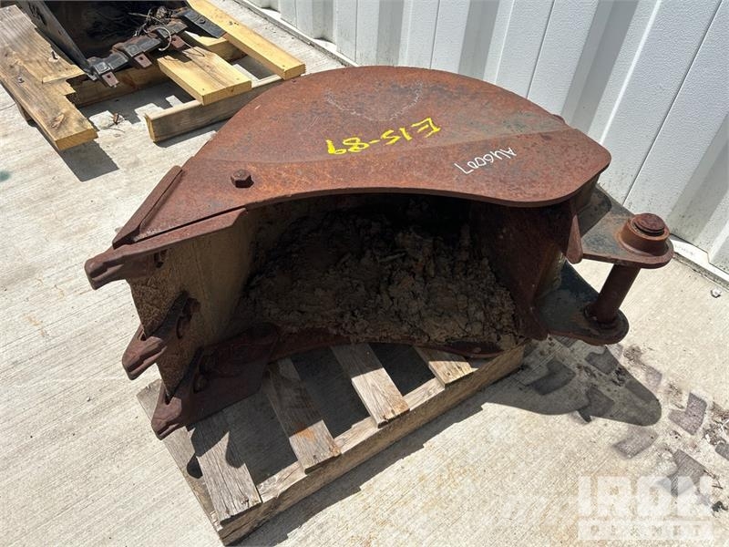  18 in Digging Backhoe Rear Bucket - Fits JCB 3CX Buckets