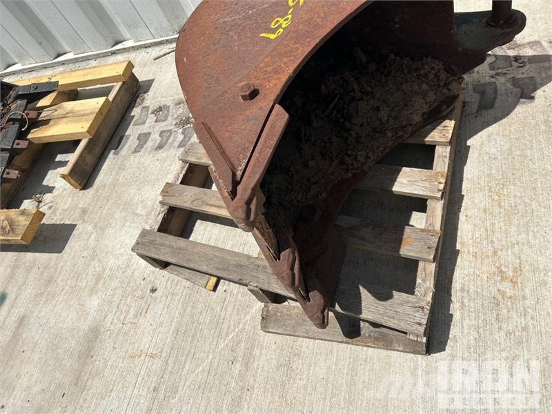  18 in Digging Backhoe Rear Bucket - Fits JCB 3CX Buckets