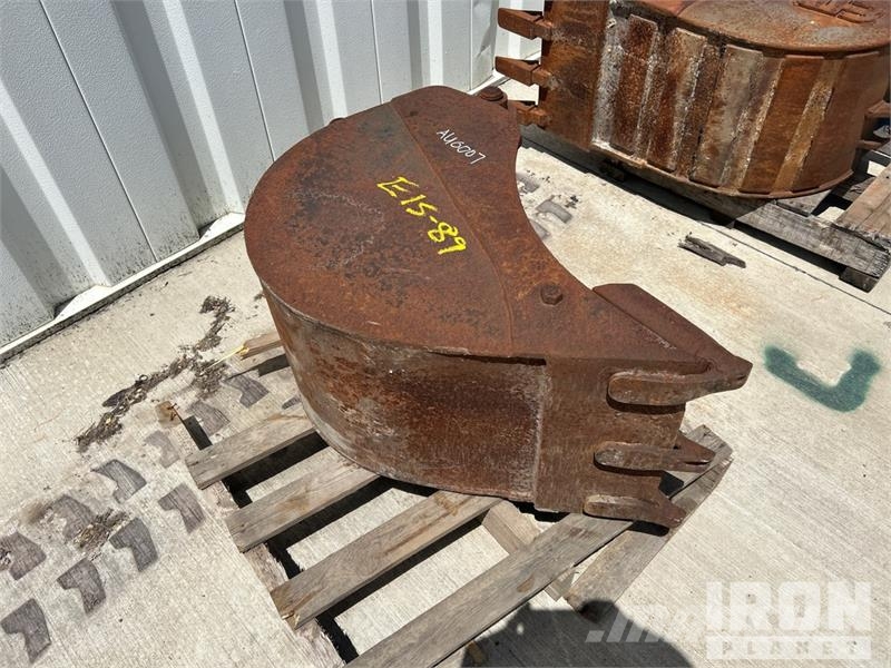  18 in Digging Backhoe Rear Bucket - Fits JCB 3CX Buckets