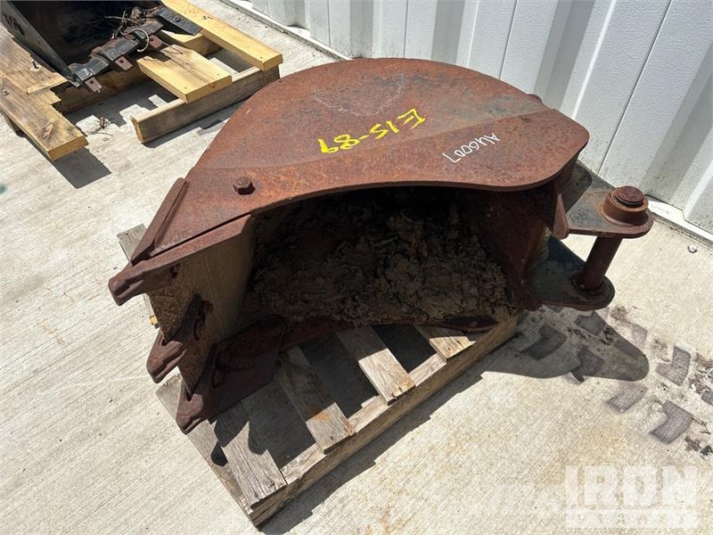  18 in Digging Backhoe Rear Bucket - Fits JCB 3CX Buckets