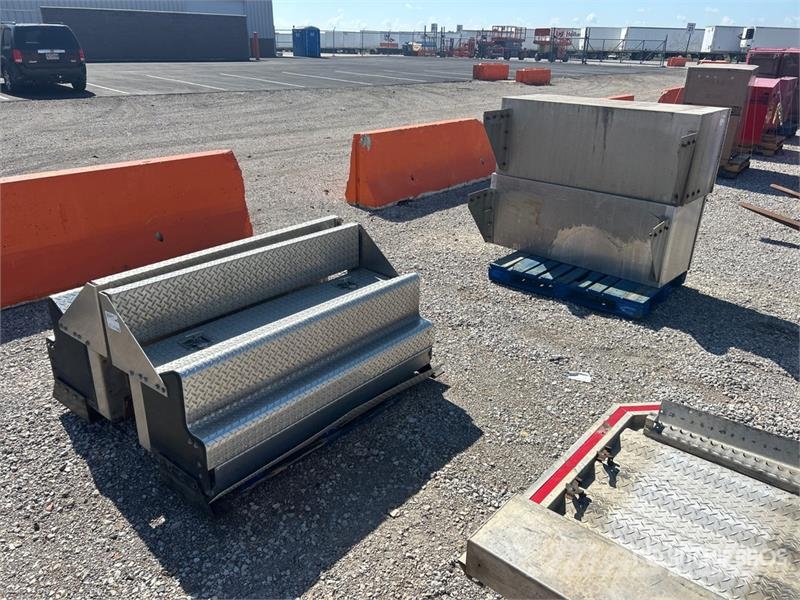 (2) Truck Boxes, Truck Steps Коммерческий транспорт - Другие