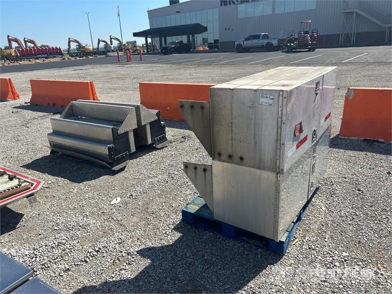 (2) Truck Boxes, Truck Steps Коммерческий транспорт - Другие