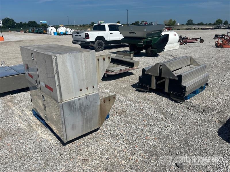 (2) Truck Boxes, Truck Steps Коммерческий транспорт - Другие