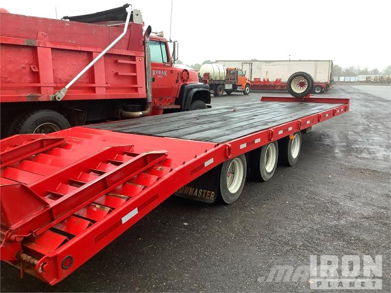 24 ft Tri/A 32 ft Tri/A Equipment Trailer Prikolice za prevoz vozil