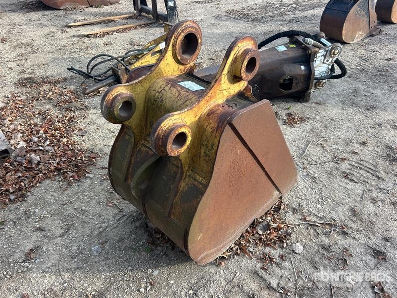 24 in Digging Excavator Bucket Baldes