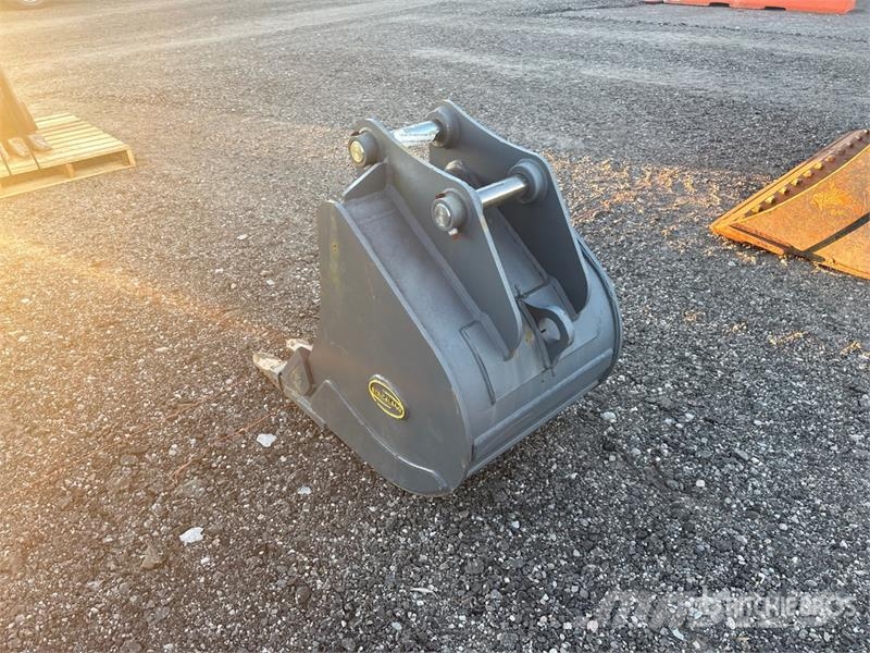  24 in Digging Excavator Bucket - Fits Takeuchi TB2 دلاء
