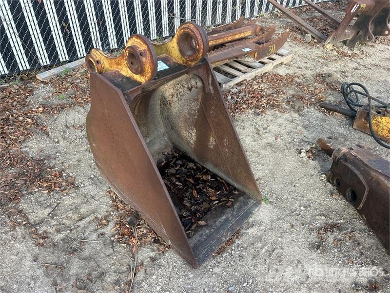 24 in Digging Excavator Bucket Baldes