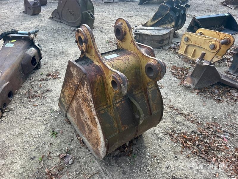 24 in Digging Excavator Bucket Baldes