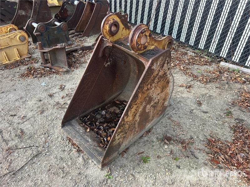 24 in Digging Excavator Bucket Baldes