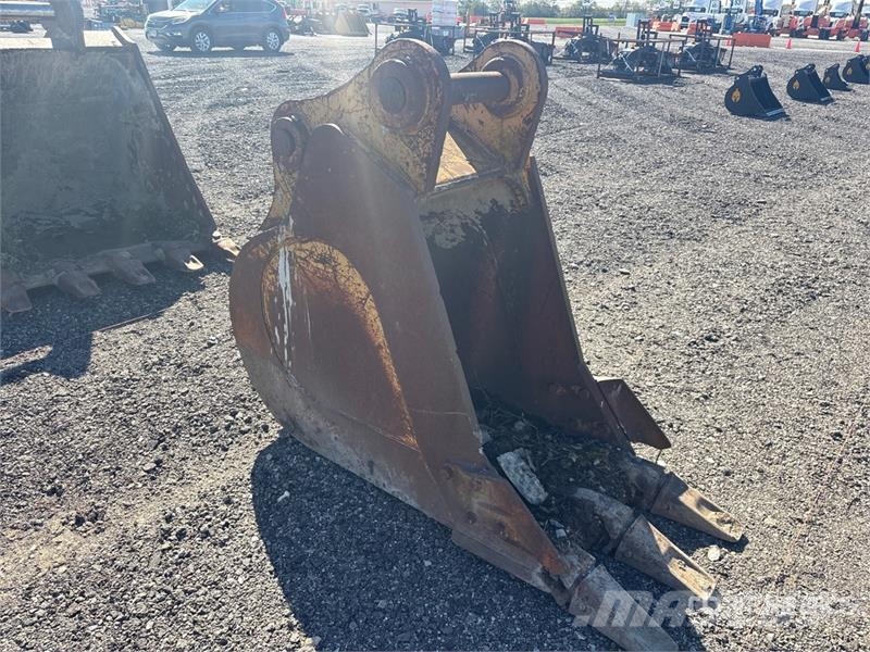 24 in Excavator Bucket - Fits Cat 330 Skovle