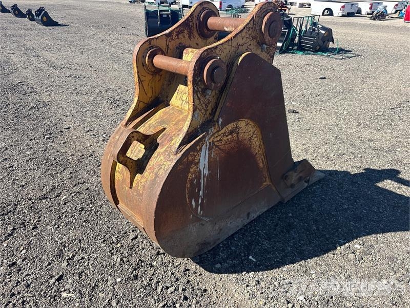 24 in Excavator Bucket - Fits Cat 330 Skovle