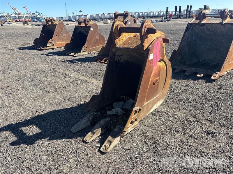 24 in Excavator Bucket - Fits Cat 330 Skovle