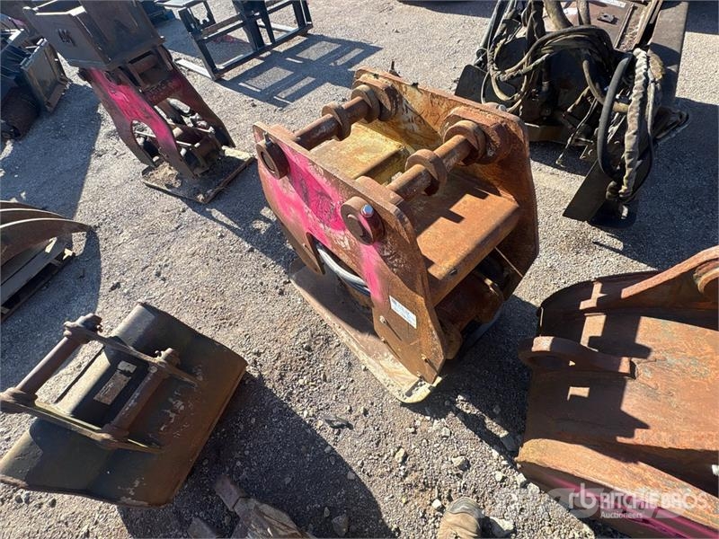 27 in Plate Compactor Attachment プレートコンパクター