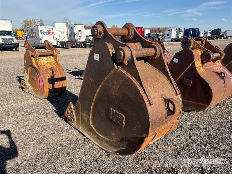  28 in Excavator Bucket - Fits Komatsu 490 دلاء