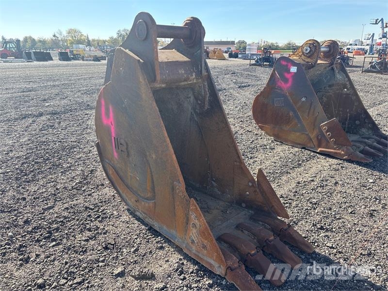  28 in Excavator Bucket - Fits Komatsu 490 دلاء