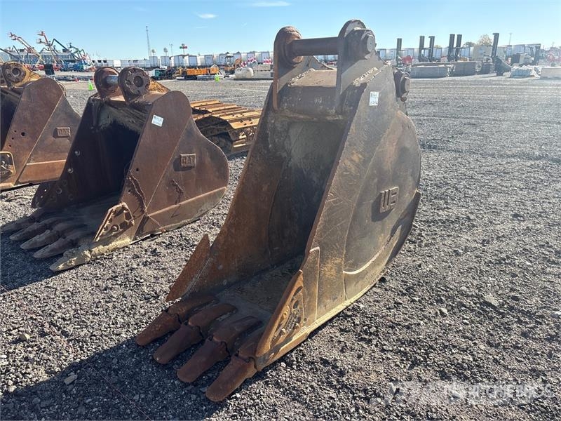  28 in Excavator Bucket - Fits Komatsu 490 دلاء