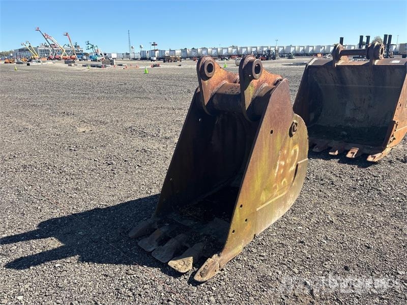 32 in Excavator Bucket - Fits Cat 5 Skovle