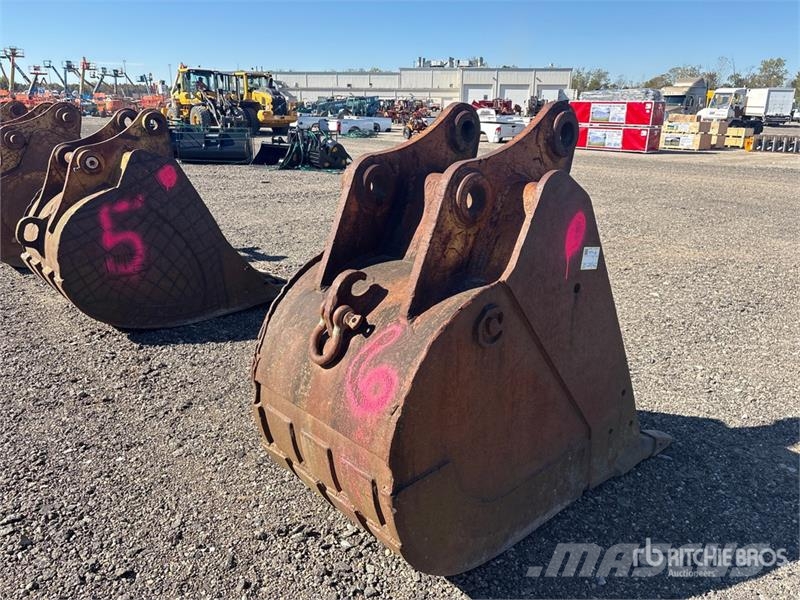 32 in Excavator Bucket - Fits Cat 5 Skovle