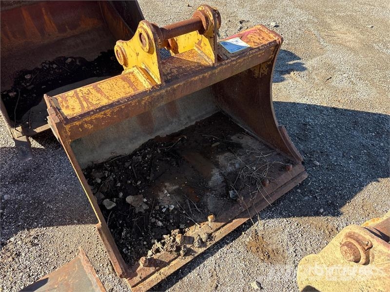  35 in Excavator Bucket Buckets