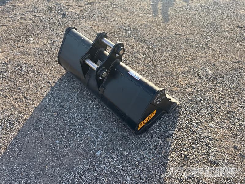 35CL 42 in Cleanup Excavator Bucket - Fits 40mm Ca Schaufeln