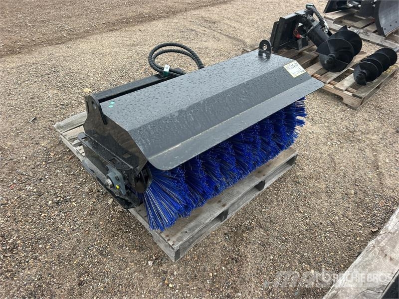  38 in Mini Angled Skid Steer Sweeper (Unused) Metle