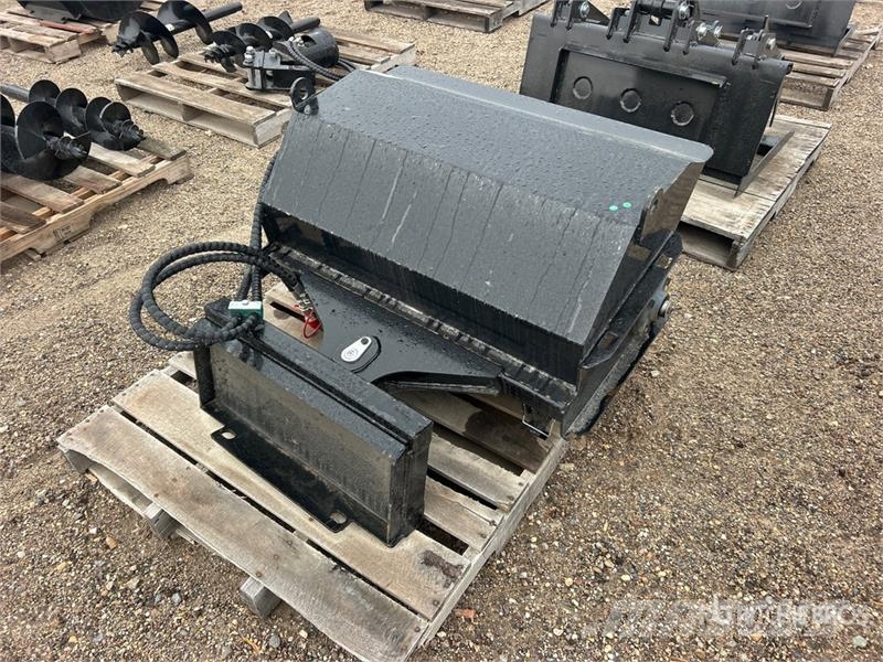  38 in Mini Angled Skid Steer Sweeper (Unused) Metle