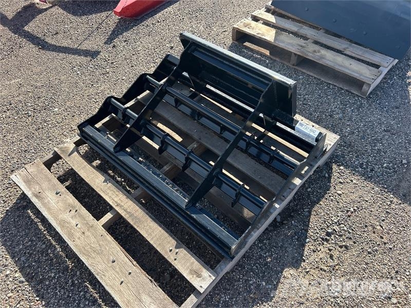 38 in Mini Skid Steer Landplane (Unused) Smyky