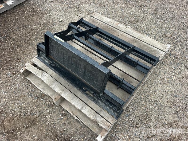  38 in Mini Skid Steer Landplane (Unused) Arrastradoras para campos