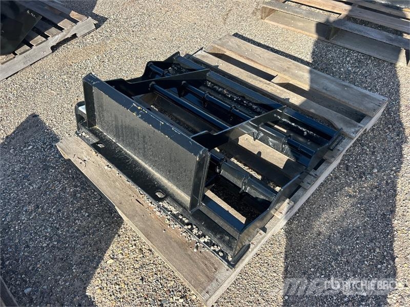 38 in Mini Skid Steer Landplane (Unused) Smyky