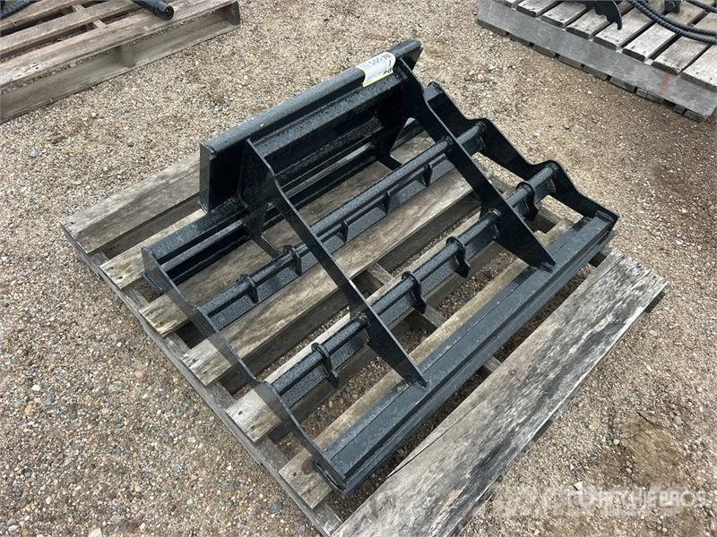  38 in Mini Skid Steer Landplane (Unused) Arrastradoras para campos