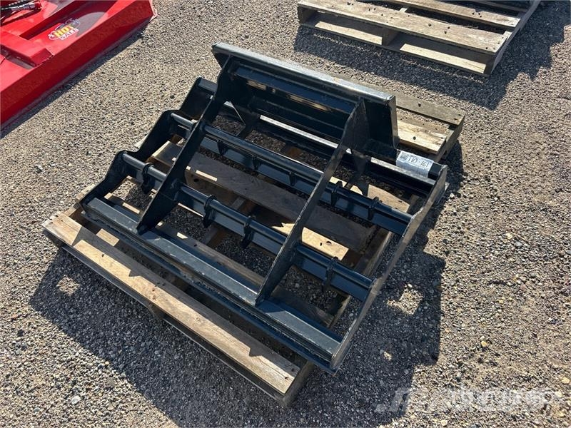 38 in Mini Skid Steer Landplane (Unused) Smyky