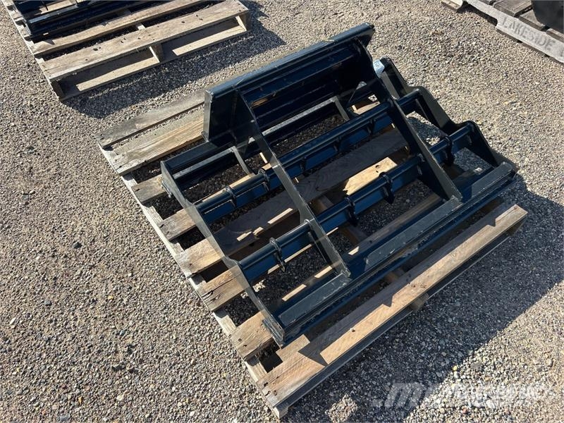 38 in Mini Skid Steer Landplane (Unused) Smyky