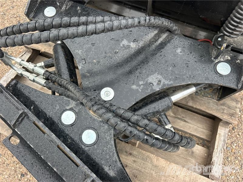 39 in Mini Skid Steer Snow Blade (Unused) Lumesahad